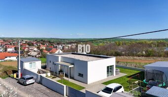 Moderná novostavba s pozemokom 673 m2 v Golianove - nízke me - 4