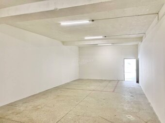 Ponúkame na prenájom obchodné priestory s rozlohou 128 m2 - - 4