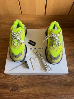 Balenciaga - 4