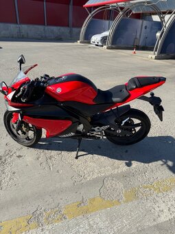 Yamaha YZF-R125 - 4