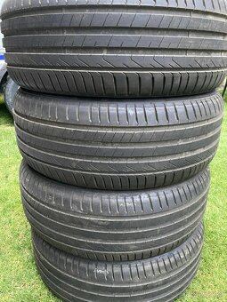 225/40 R19 letne - 4