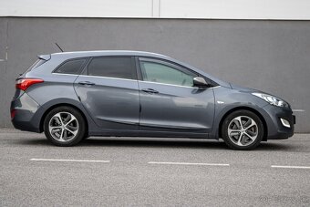 Hyundai i30 CW 1.6i CRDi VGT Family / AJ NA SPLÁTKY/ - 4