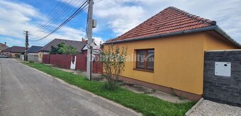 Dobré reality- široký pozemok 754m2 v pokojnej ulici v obce - 4