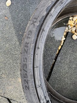 225/35 R19 continental - 4