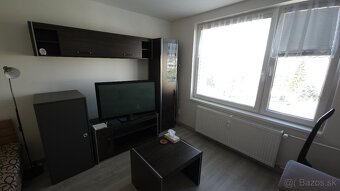 PRENÁJOM 1.IZBOVÝ BYT-STRED - 4