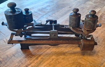 Starožitná váha plus 4 zavažia - 4