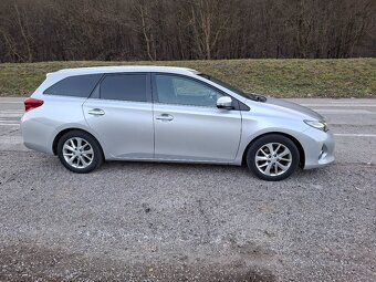 Toyota Auris 2.0 l D-4D DPF - 4