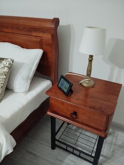 Manželská posteľ -spalňa, nočné stolíky ,komoda - 4