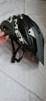 Cyklisticka prilba - 4