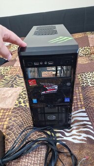 Predám PC skrinku Cooler Master + 600w zdroj EVGA + vetraky - 4