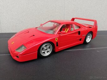 Bburago Ferrari F40 1/18 Červený - 4