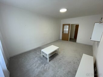 Na prenájom 2 izbový byt v centre NMnV - 4
