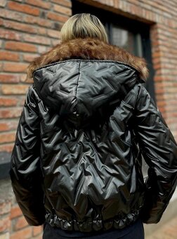 Stylova damska zimna bunda s kapucnou a kozusinou NOVA - 4