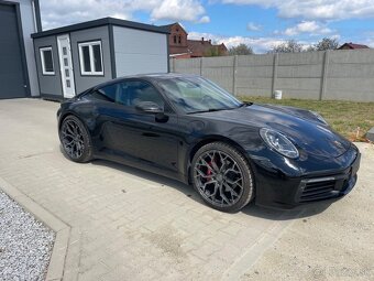 Porsche 911 Carrera 4 - 4