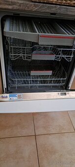 Umývačka riadu zn. BOSCH - 4