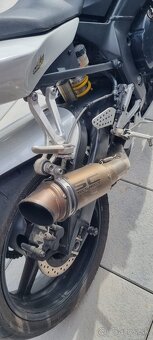 Yamaha r1 - 4