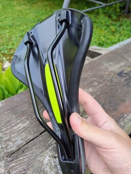 Nove "Specialized Bridge Comp with Mimic" sedlo - 4