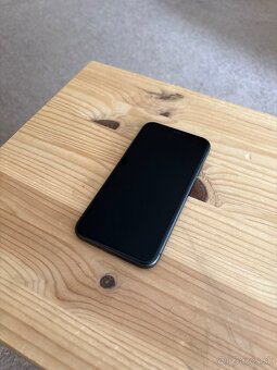 Predam Apple iPhone 11 128GB čierny - 4