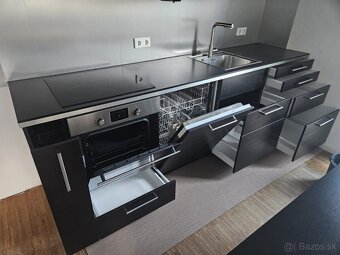 Moderná kuchynská linka so spotrebičmi - 4