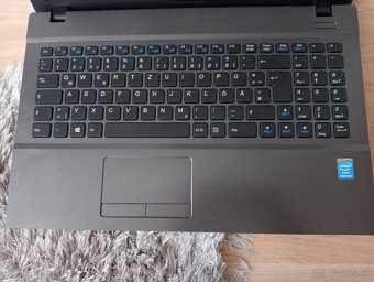 predám 15,6" notebook chiliGREEN / 4gb ram / Windows 7 - 4