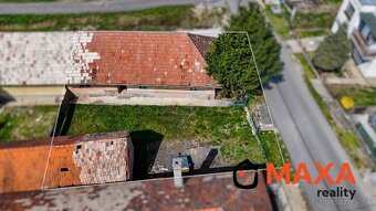Slnečný pozemok s domom v obci Čereňany - 4