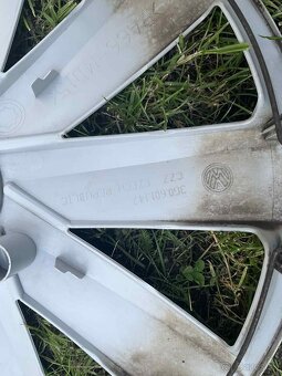 Puklice originál Volkswagen R16 - 4