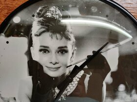 Predam skvostné hodiny Audrey Hepburn Raňajky u Tyffanyho - 4
