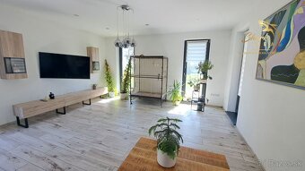 NOVOSTAVBA na predaj pri krásnom jazierku - 4
