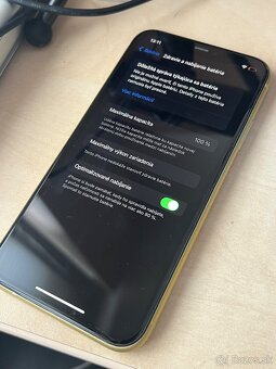 iPhone 11 64gb Yellow - 4