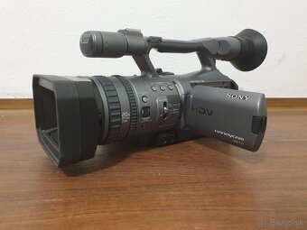 Predám Vdeokamera Sony HDR FX7 komplet aj krabica ajstatív - 4