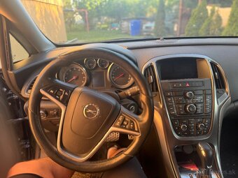 Opel Astra J 1.6T - 4