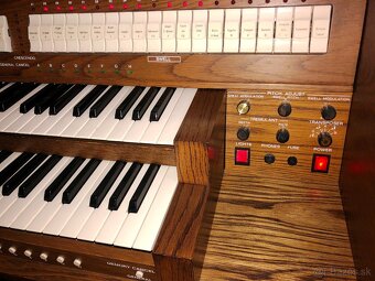 Organ Viscount DK 900 - 4