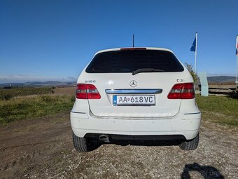 Mercedes B180 - 4
