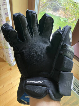 Predám hokejové rukavice Warrior, veľkosť 13' - 4