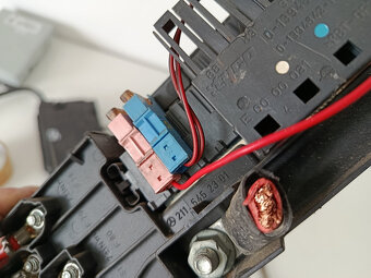 RJ poistkova skrinka mercedes CLS 2115452301 30€ - 4