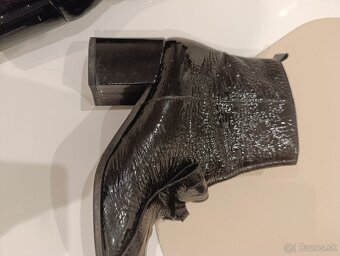 Prechodné kožené lakovkove čižmičky - 4