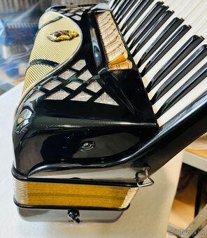 Predám akordeón Hohner Lucia IVP- 96 basový - používaný v do - 4