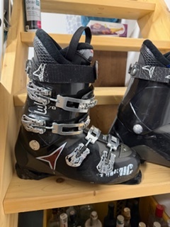 Predám lyže + lyžiarky - 4
