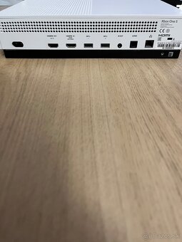 Xbox One S - 4