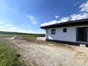 BUNGALOVY S FOTOVOLTAIKOU A TEPEL.ČERPADLOM v obci Podlužany - 4