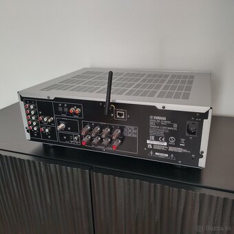 Yamaha R-N803D_ top stav - 4
