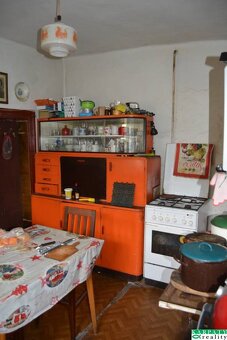 Domček so záhradou a klenbovou pivnicou za cenu pozemku - 4