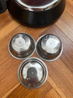 Pákový kávovar De'Longhi Dedica EC 685.R - 4