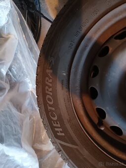Predám dve takmer nové sady pneumatík 175/70 R13 82T - 4