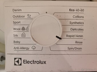 Krásna práčka Electrolux úzka 40 cm - 4