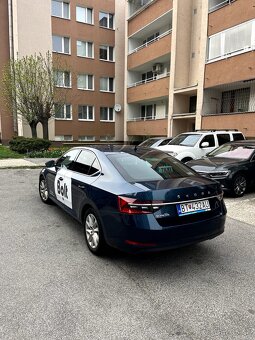 PRENÁJOM TAXI VOZIDLA S KONCESIOU A POLEPOM – ŠKODA SUPERB - 4
