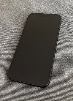 Predám iPhone 13 128GB - 4