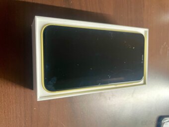 iPhone 11 / Yellow - 4