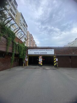 Parkovacie miesto pri zimnom stadione - 4