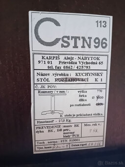 Stôl z masívu so 4 stoličkami. - 4